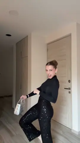 A post by @soydanielaalfaro on TikTok caption: OOTD #dannyalfaro 
