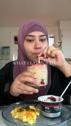 A post by @sharmineats on TikTok caption: What I eat in a Day as someone who lost 140lbs ♥️ #whatieatinaday #wieiad #caloriedeficit #eatwithme 