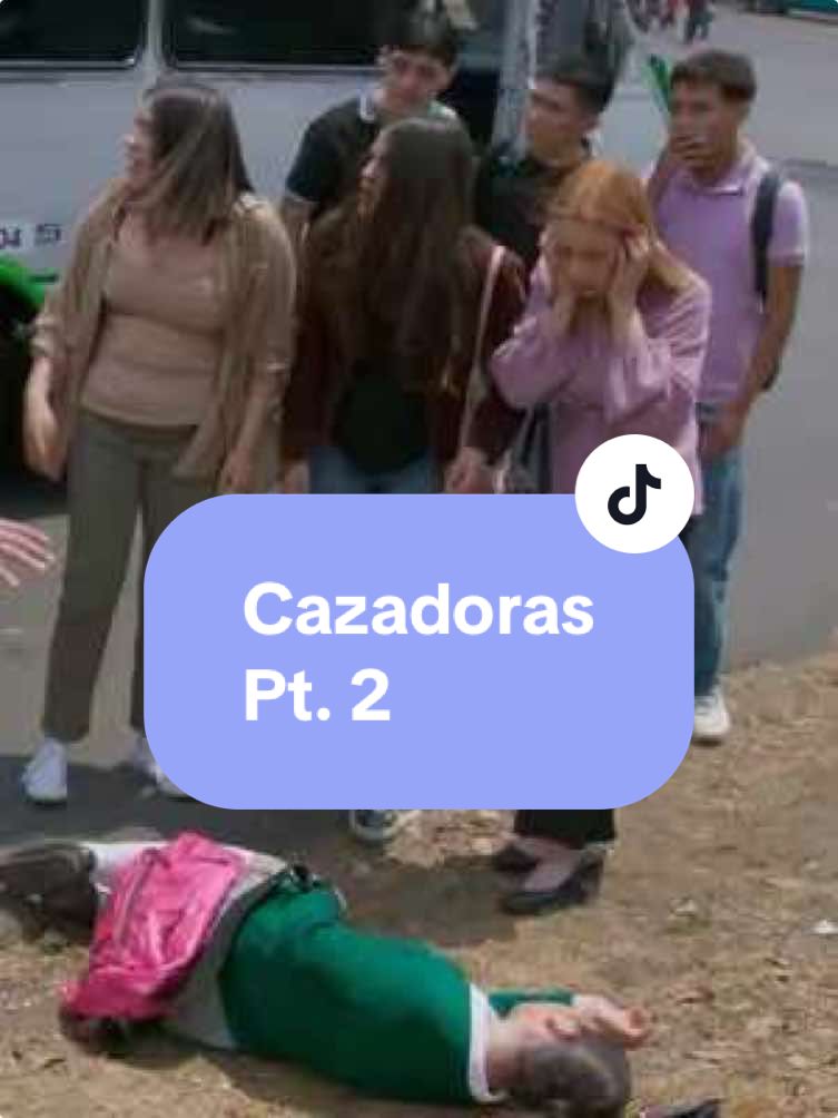 A post by @larosadeguadalupe.of on TikTok caption: En #LaRosa🌹 Atraparon al responsable de los piquetes  😠💉  Cazadoras  Pt. 2  #Originales #LaRosaDeGuadalupe #Drama  #Televisa