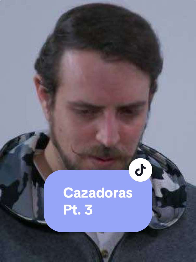 A post by @larosadeguadalupe.of on TikTok caption: En #LaRosa🌹 ¡Dejaron libre al delincuente! 😱😡 Cazadoras  Pt. 3  #Originales #LaRosaDeGuadalupe #Drama  #Televisa