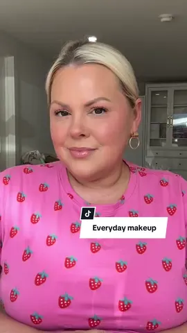 A post by @selenamup on TikTok caption: Everyday makeup loading… #naturalmakeup #everydaymakeup 