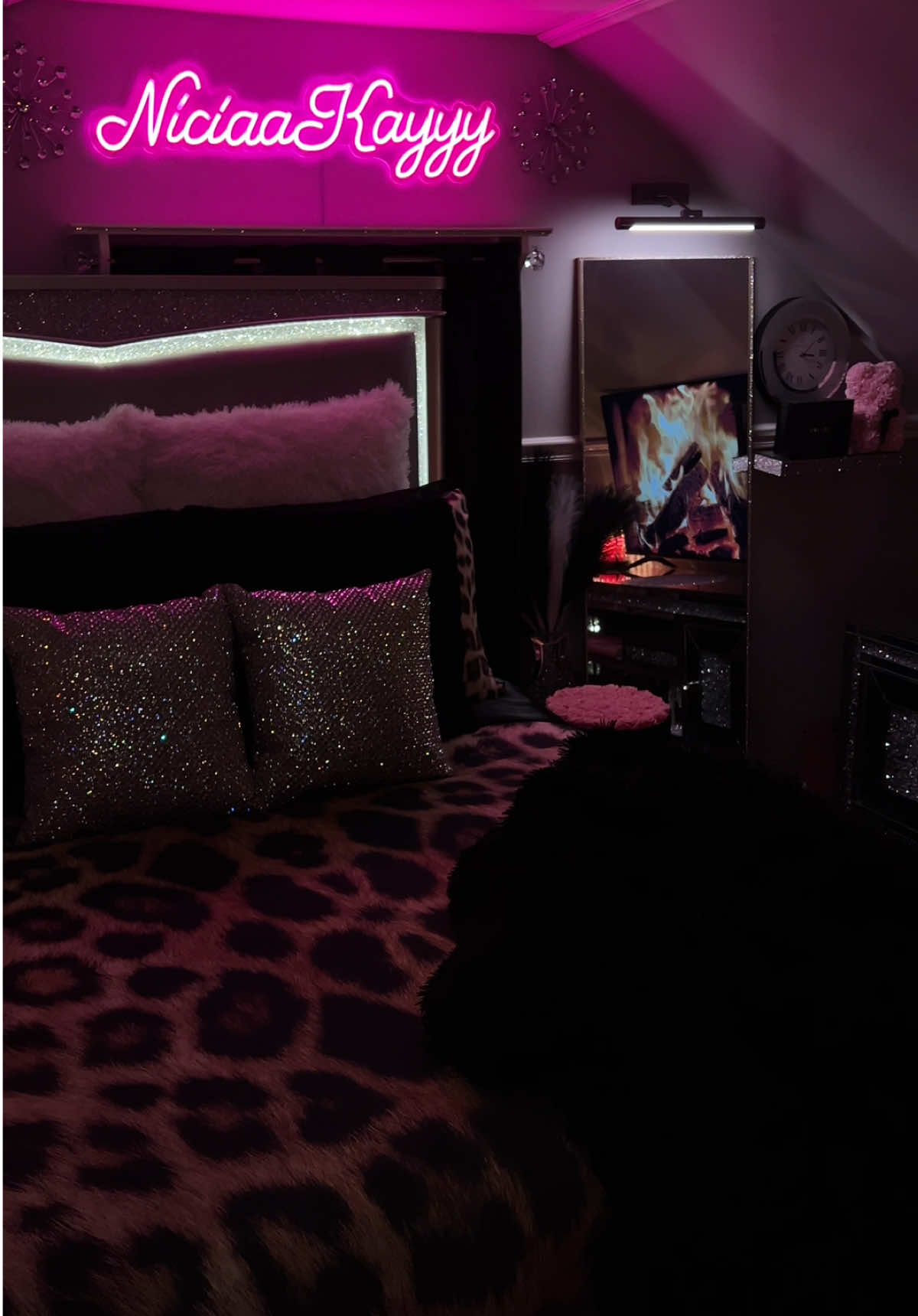 A post by @niciaakayyy on TikTok caption: I’m So Obsessed TikTok Shop Never Fails🐆😮‍💨🎀#fypシ #pink #pinkroomdecor #fypシ゚viral #cheetahprint #leopardprint #roomtour #roomdecor #blackgirlluxury #bling #bling 