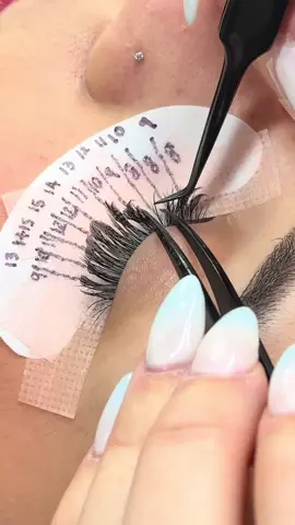 A post by @mauvellalashacademy on TikTok caption: Lash with me anime spikes ✨🫶🏼 #lashwithme #lashtutorial #animelashes #lashcourse #lashtraining #beginnerlashtech 