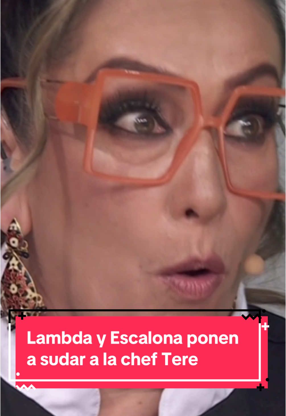 A post by @programa_hoy on TikTok caption: @LambGarcia y @Andy Escalona ponen a sudar a la chef Tere por el picor de su salsa 🥵🥵🥵 #HoySoyElChef ¿A ustedes les gustan los chilaquiles picosos o no tanto? 😋🌶️