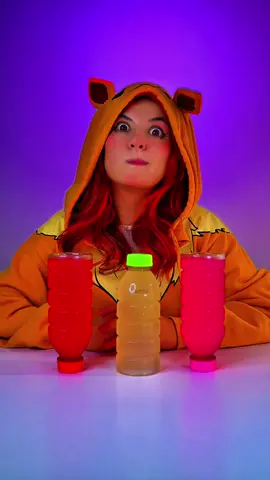 A post by @minynaranja on TikTok caption: El juego de las botellas @Juan Carlos Hdez #kawaii #cute #trick #minynaranja 