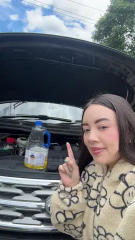 A post by @christianfabiannn on TikTok caption: Creo que mi camioneta se dañó 😭💔 @Nicole Bernal 