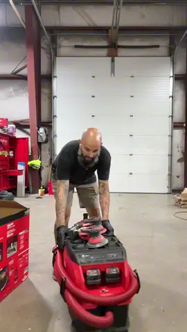 A post by @olie_olie_paintz on TikTok caption: @Milwaukee Tool m18 dust extractor is so good 👊🏽🔥👏🏽