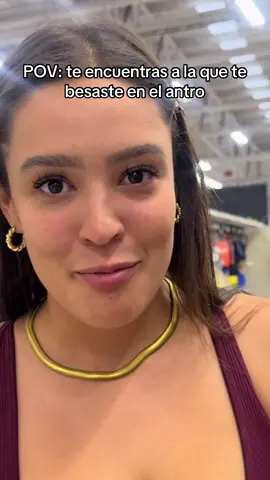 A post by @lozano_gf on TikTok caption: POV: te encuentras a la que te besaste en el antro #fyp #parati #humor #comedia #viral #lozano 