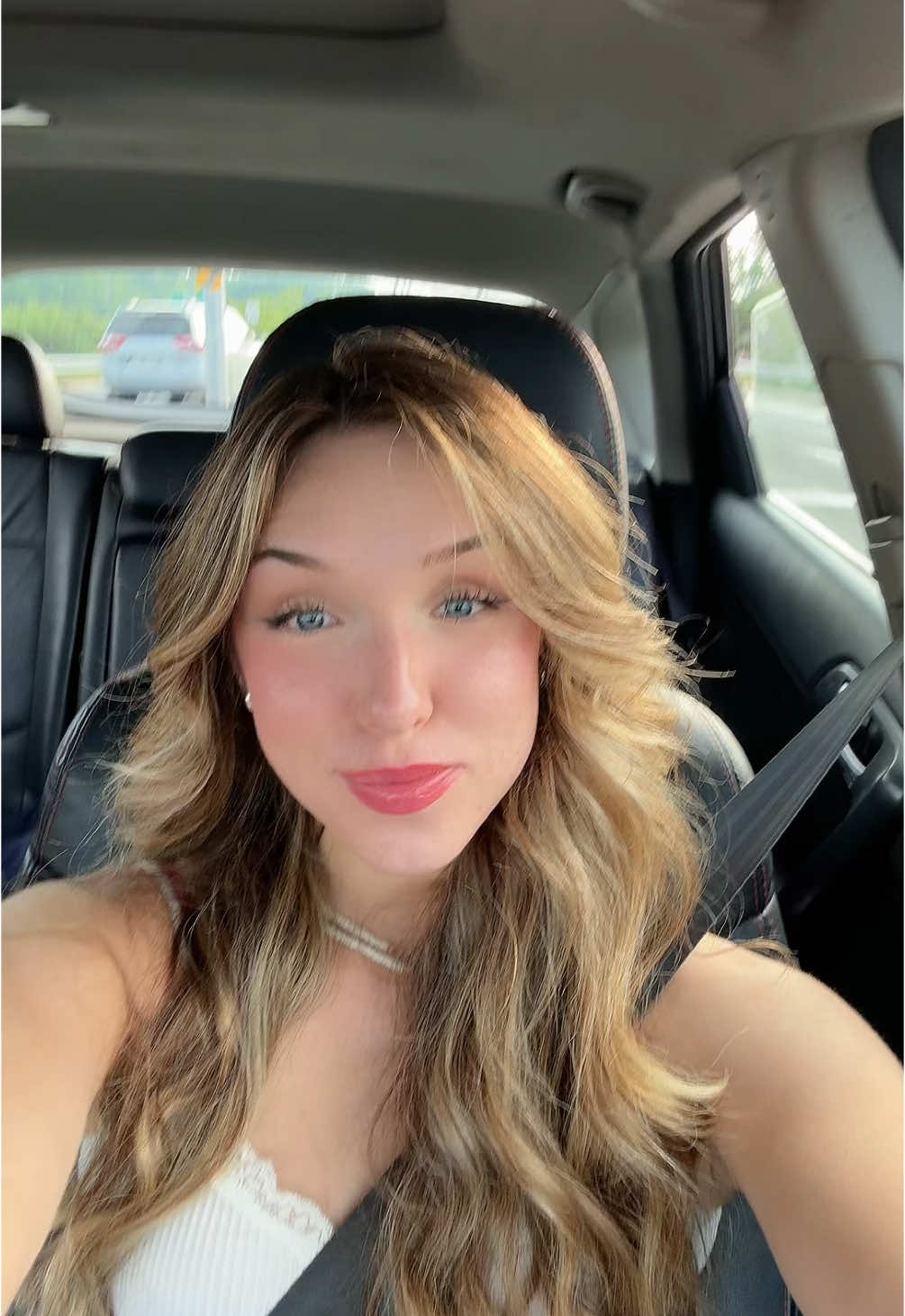 A post by @joellepattisonnn on TikTok caption: Halsey bound🖤 ft the best song #halseytoronto #toronto #halsey 