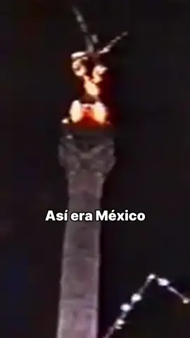 A post by @tudnoficial on TikTok caption: ¿Cómo era México la última vez que hubo un Mundial aquí? 🧐🇲🇽 Falta UN AÑO y #ElMundialEsNuestro, ¡Disfrútalo por Televisa Univisión! 🤩