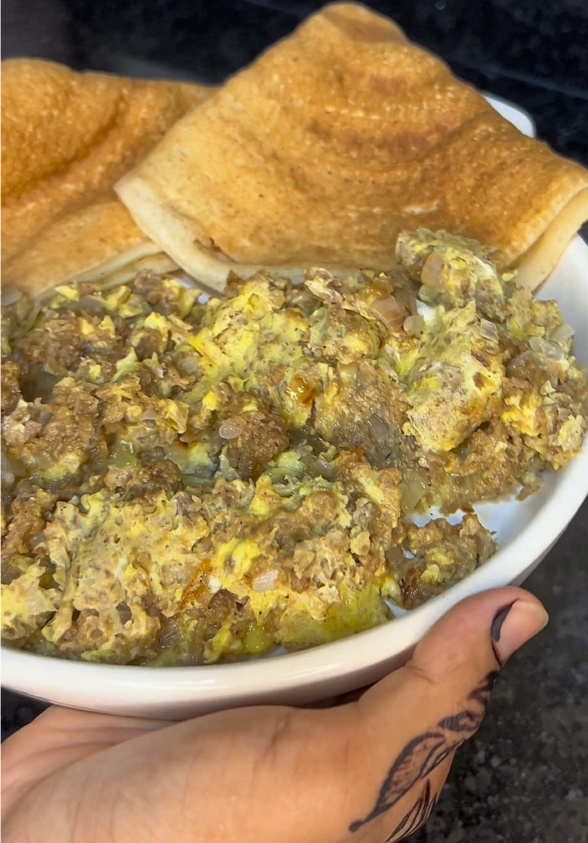A post by @samirasanuura on TikTok caption: Turkish breakfast waye aan caadi eheen 🤤❤️.   #quraacmacan #quraacfudud #easyrecipe #foodtok #cashofudud #cooking #baking 