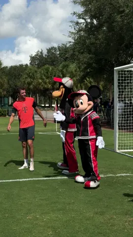 A post by @esmuellert on TikTok caption: Welcome to our new team members Mickey Mouse and Goofy! 😁👍🏼☀️ #fifaclubworldcup #fcbayern #esmuellert #mickeymouse 