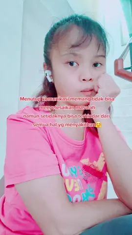 A post by @edah.majalengka on TikTok caption: ketika tak lagi merasakan kenyamanan , di situlah aku menggunakan jurus pemblokiran #🙈 #🤭 #🤗 #sound #tiktok #viral #foryou #edahmajalengka #xyzbca 