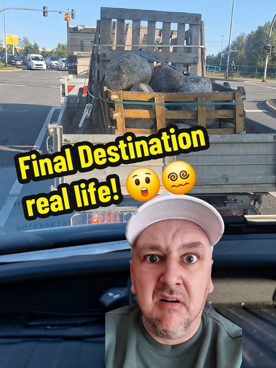 A post by @datschenmaen on TikTok caption: Heute ist es wohl soweit! Ich bin der Nächste! 😱 Drückt mir die Daumen! 🙏 #datschenmän #comedie #satire #badday #finaldestination #ladungssicherung #auto #storytime #datsche #lustig #realtalk 