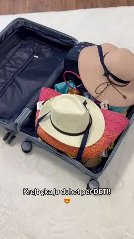 A post by @vivafreshstore_ on TikTok caption: Me çmime shumë të LIRA😍 #fyp #kosova #foryourpage #vivafresh #deti #vera2025 #kosova 