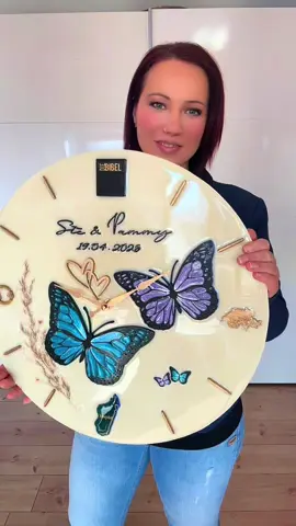 A post by @christine1990_ on TikTok caption: Ich habe irgendwann angefangen, das zu tun, was sich richtig anfühlt. Nicht, weil es leicht war – sondern weil es meins ist. Mit Herz. Mit Mut. Mit Leidenschaft. Dieses Lied von @ToniEchtJetzt hat mich tief berührt – es bringt genau auf den Punkt, was ich fühle, wenn ich meine Kunst erschaffe.  Wenn du fühlst, was ich meine… …dann bleib bis zum Schluss und lass dich von diesem Lied berühren. Und wenn dich meine Kunst genauso berührt, schau gern mal vorbei: 🌐 www.epoxidharzkunstwerke.de #epoxidharz  #kunst #kunsthandwerk #3ddruck #lasergravur #Lasergravurt #Unikate 
