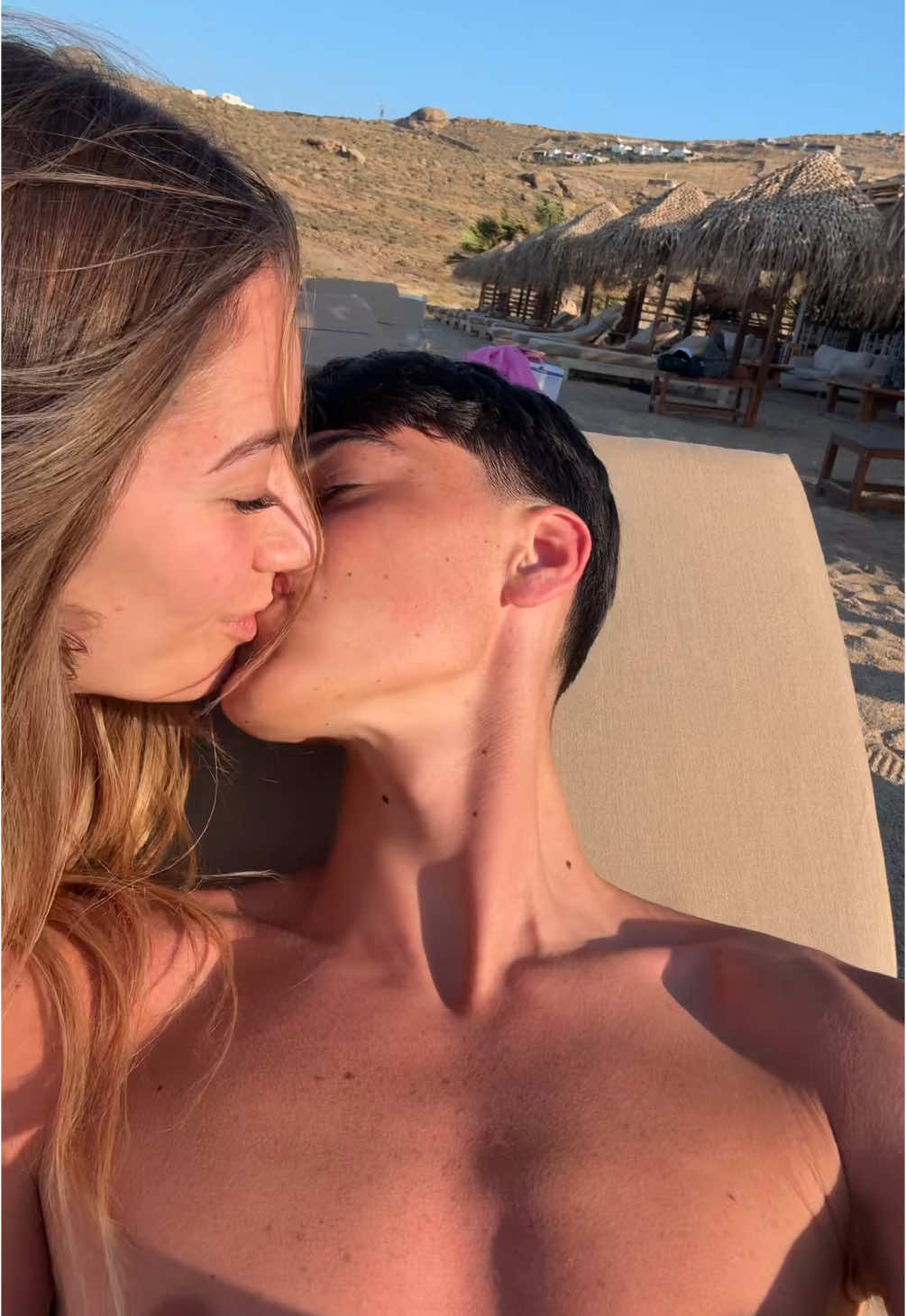 A post by @borsi___ on TikTok caption: ti porto con me così nessuno ti può toccare 💕@Viola Silvi 