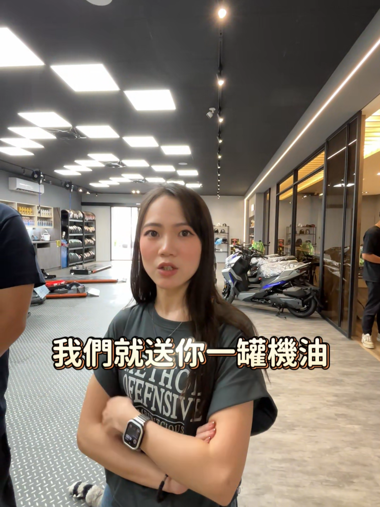 A post by @7yaya_bullking on TikTok caption: 劉姐來放福利了 #欸劉靖雅你在幹嘛 #馳風車業