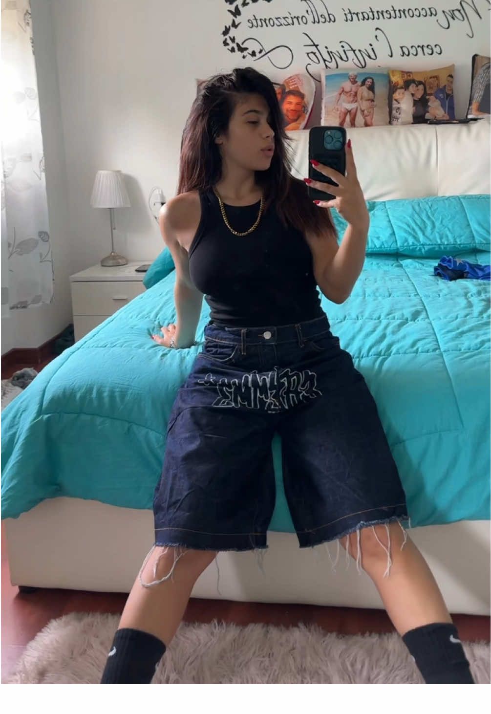 A post by @giuliasalemii on TikTok caption: disordine, schemi, deodorante, i modà e rimpatriate🫂🤍