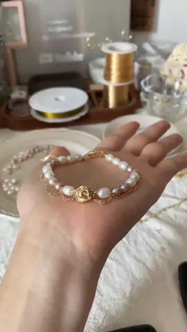 A post by @likayjewel_diylilylin on TikTok caption: Natural white and purple pearls bracelet for bride 👰🌹✨❤️#handmadejewelry #tutorial #jewellery #bracelet #pearls #pearlbracelet #weddingjewellery #bride #braceletmaking #braceletstacks 