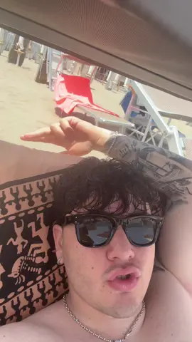 A post by @petit23_ on TikTok caption: VITAMÌ FUORI A MEZZANOTTEEEE SI COMINCIAAAAAAAAA LESGOOOOOOO SPINGIAMOOOOO