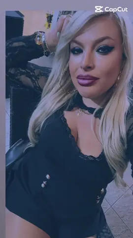 A post by @danyqueen14 on TikTok caption: ⚠️Tiktok sono al mare⚠️ Hola ✌️♥️
