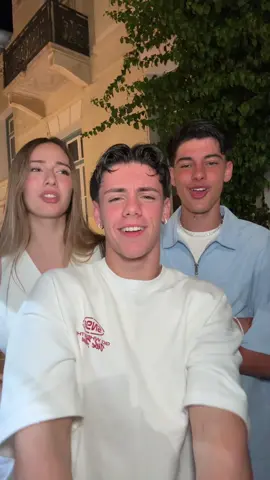 A post by @fabioferruccii on TikTok caption: dame un grrrr @Viola Silvi @Cristiano🌓 