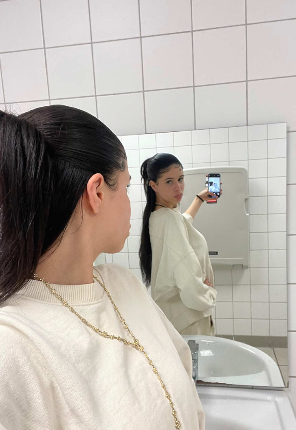 A post by @sanaamanda on TikTok caption: Everyday workout 💋 #fyp #sleekhair #workoutmotivation 