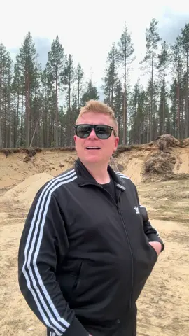 A post by @sampokaulanen on TikTok caption: Kohta lähtee 500€ jkoon! Tägää kolmekaveria tähän päivitykseen!