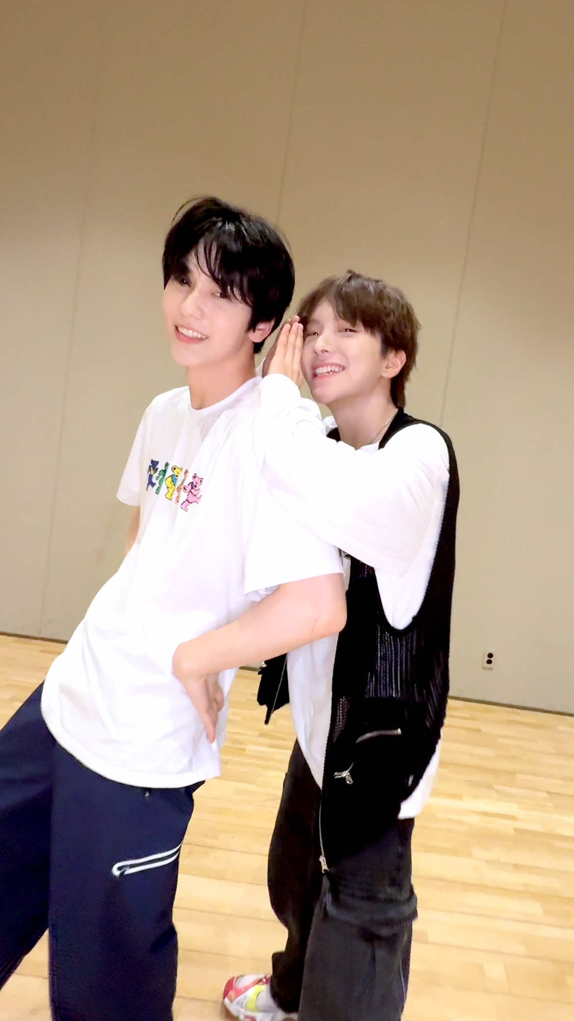 A post by @txt.bighitent on TikTok caption: What's #WOONHAK 's LL ❓🖤 @BOYNEXTDOOR  #LoveLanguageChallenge #LoveLanguage #Whats_Your_LoveLanguage #TXT #SOOBIN #BOYNEXTDOOR 