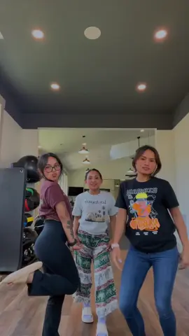 A post by @nanughising on TikTok caption: #dance #nanughg #trending #fyp #viral #bollywood #eknumber 