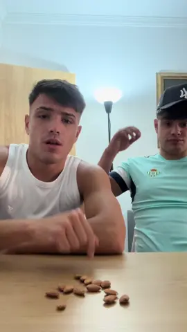 A post by @aletoorres3 on TikTok caption: No tiene sentido @JM🖤 no sabe ni cuál era la suya 🤣 #fyp 