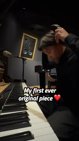 A post by @vantoan___ on TikTok caption: What does this song inspire you? 💭🎹 #Piano #pianocover 