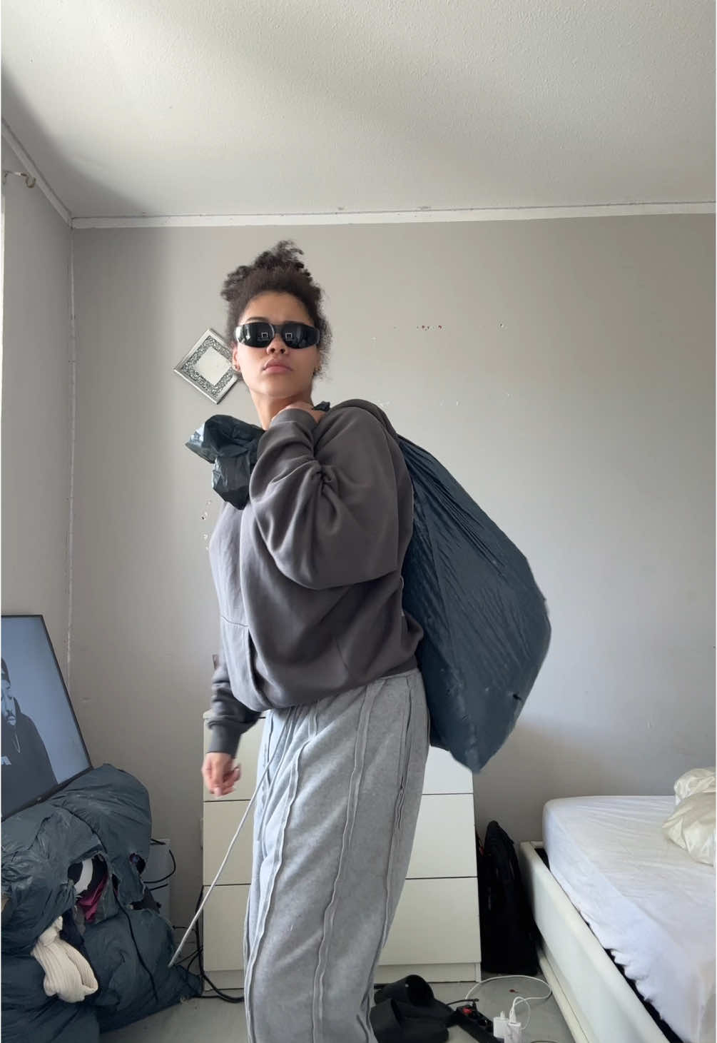 A post by @nyz.juliet06 on TikTok caption: ich glaub ich hab bisschen zu viel fantasie..😔✋🏽 #fyp 
