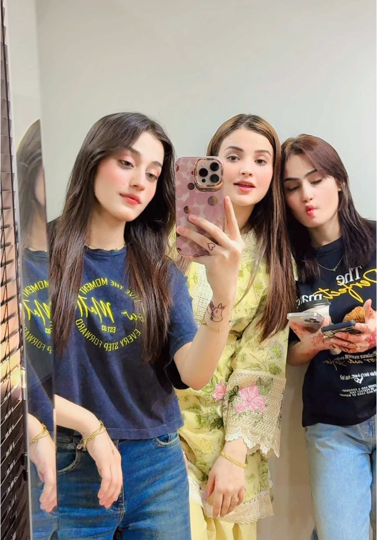 A post by @amnakhan.official7 on TikTok caption: 😂👏🏻#amnakhanofficiall7 