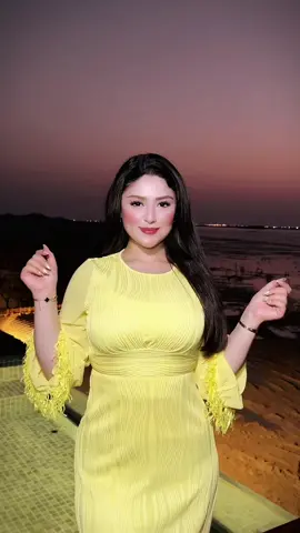 A post by @rahmah_bassam9 on TikTok caption: 😉🤷🏻‍♀️💜👑 🌊 ☀️ #رحمه_بسام #جيش_رحمه #fyp 