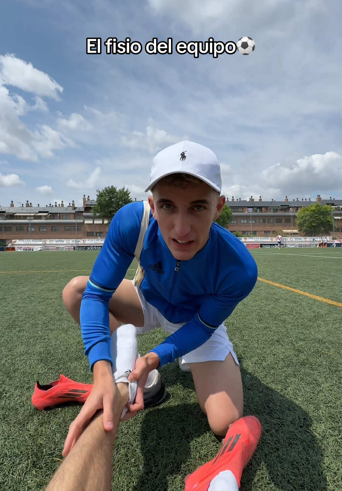 A post by @jonata_26 on TikTok caption: Dicen que un buen fisio te salva el partido… Pero si lleva CeraVe, te salva hasta la piel @CeraVe #ad #CeraveLovers