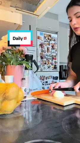 A post by @denisa_cristina13 on TikTok caption: In ce țări ştiți că mai trăiesc oamenii aşa?! Chiar sunt curioasă✌🏻 #foryoupage❤️ #elvetia⛰ 