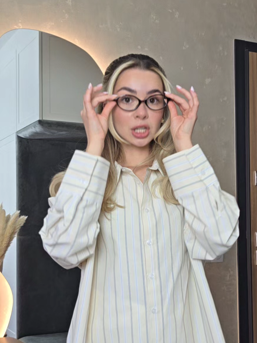 A post by @kompleksiaraxx on TikTok caption: in my office era 