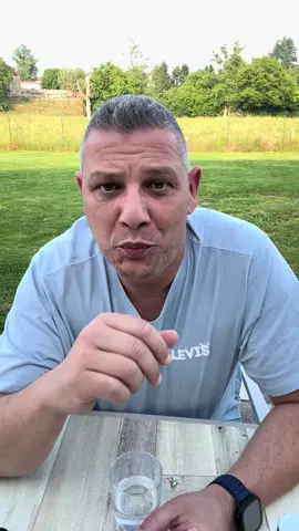 A post by @lvprvention on TikTok caption: 🌸 STOP aux allergies saisonnières ! 🤧 Découvrez une solution 100 % naturelle pour dire adieu aux tracas du pollen en moins d’une semaine ! 🌿 Soulagement garanti, sans médicaments. 💪 Partagez, likez et commentez pour aider un max de personnes à respirer librement ! 🙌 #Allergies #SolutionNaturelle #Pollen #Santé #Astuce @alombre dun olivier 