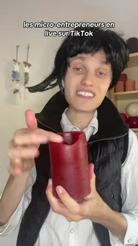 A post by @matheomrt2 on TikTok caption: retour de colis… 😤 #acting #sketch #humour #imitation #comedie #comedy #MaestriDelPov #MaestriDelPov #tiktok #tiktokeuse #microentreprise #microentrepreneur #bougie #live #direct #entreprise #entrepreneur #pourtoi #fyp #foryoupage #colis 
