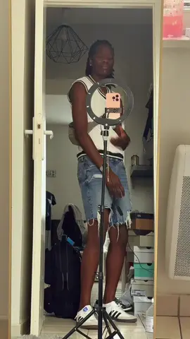 A post by @fatou_fajames27 on TikTok caption: Je sais toujours pas les paroles 😂baalenn ma😭 #senegalaise_tik_tok #ashethebest #sidydiop #arass #senegalaise_tik_tok🇸🇳pourtoichallenge #senegal #wally #sengaltiktoker🇸🇳 #miaguisse #wallyseckofficiel #vj #sen #dakarbuzz #pourtoi 