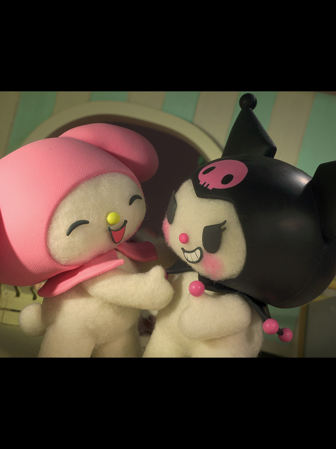 A post by @netflixlat on TikTok caption: La mejor mezcla de dulzura y caos la tienen 'My Melody y Kuromi' 🩷 🖤 Estreno mundial este 24 de julio, solo en Netflix. 🎀 #MyMelodyYKuromi #MyMelodyKuromi #Sanrio #Animacion #StopMotion #Kawaii #SeriesNetflix #fyp