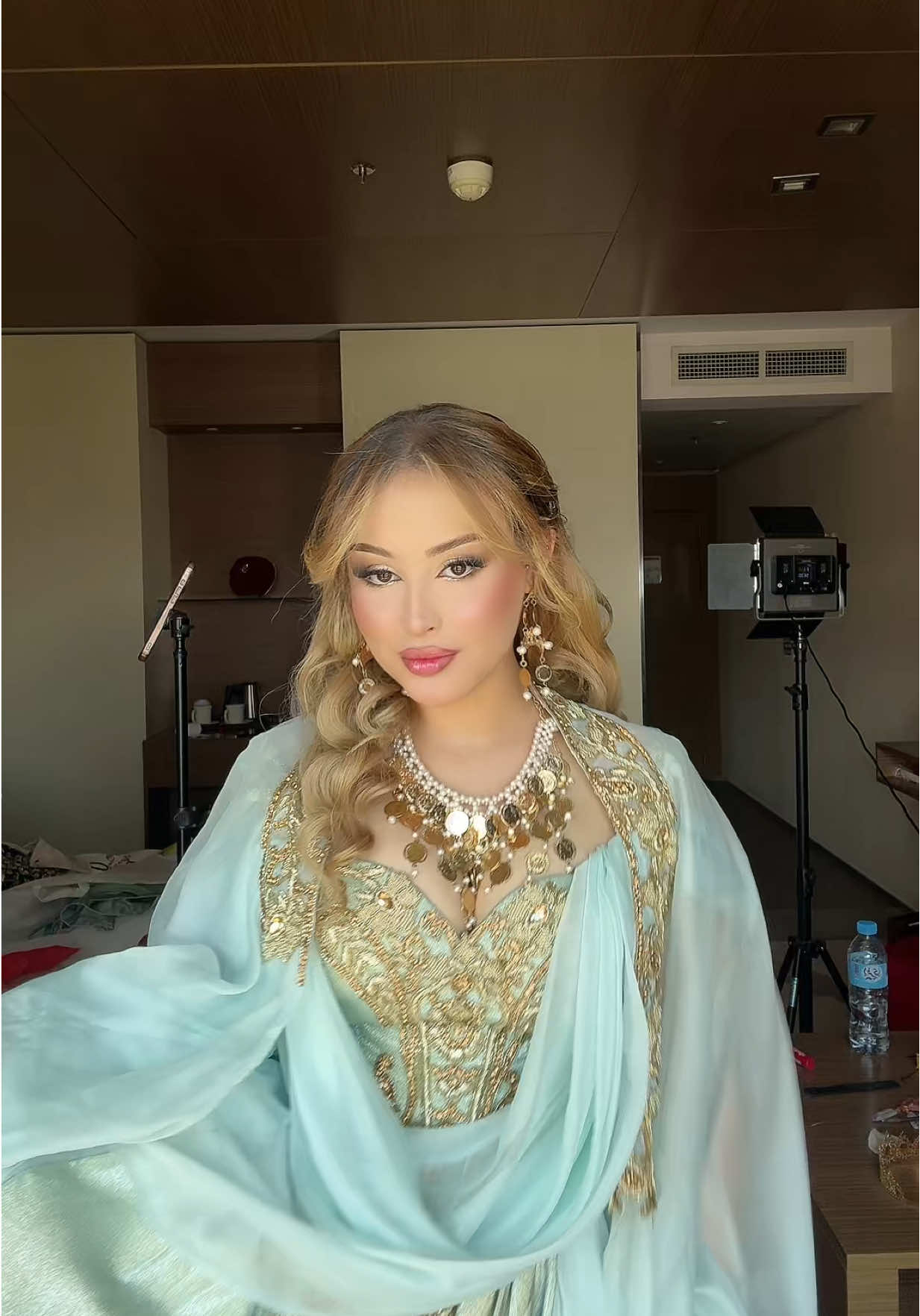 A post by @nada.benkirat on TikTok caption: لوك العرس ❤️ #nadabenkirat 