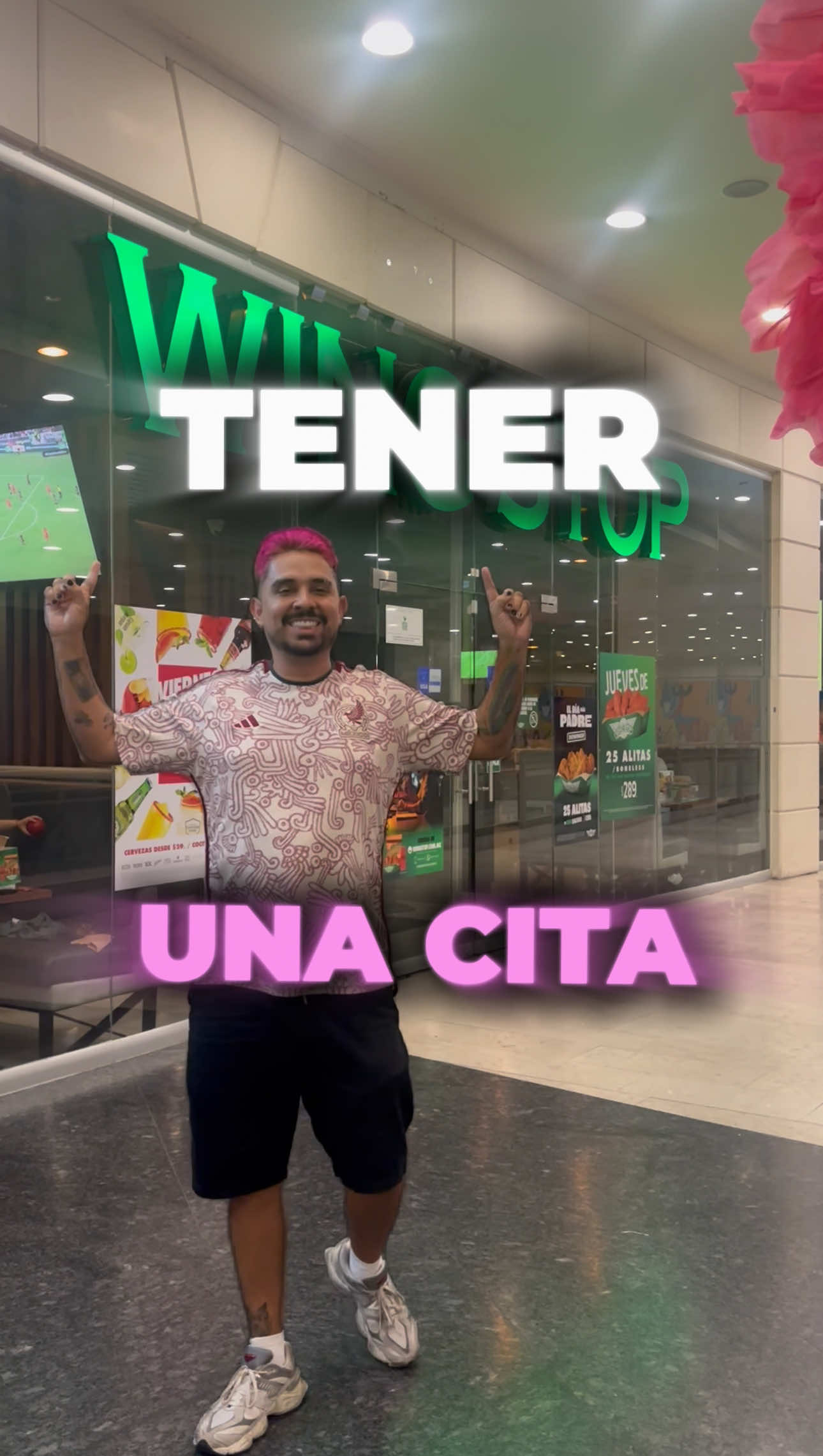 A post by @soybanaz on TikTok caption: Recomiendo tener muchas citas con sus mamis ❤️😍 @Wingstop México #wingstoptellega 