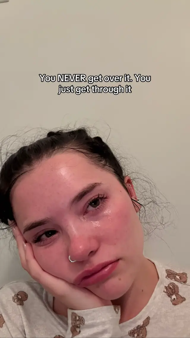 A post by @laurenspencersmith on TikTok caption: The pain that never really goes away🥺💙 #lookingup #grief #heaven #griefjourney #loss #sad #NewMusic #sadsong 
