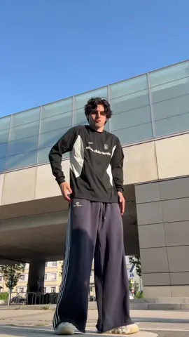 A post by @jungsanx on TikTok caption: thunder
