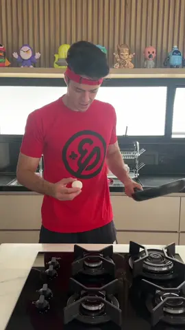 A post by @enaldinho on TikTok caption: Coisas que todo mundo faz 😂