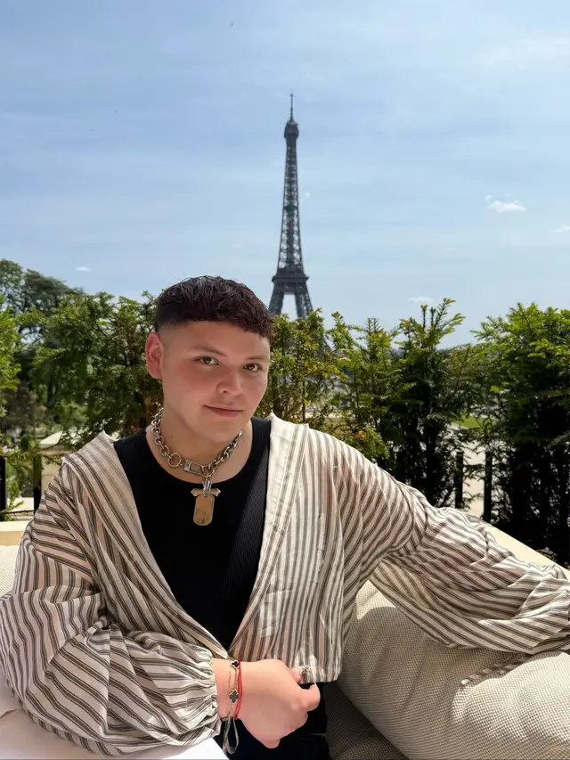 A post by @adamrayokay on TikTok caption: Paris, Je t’aime🤍