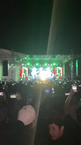 A post by @reynaldosdelasierraofic on TikTok caption: #ReynaldosdelaSierra #enconcierto #ajajiiiaa♠️ #sevolvieronlocos #bateandoduro #2025 #delamanodeDios #envivo #flypシ #graciasgraciasgracias 